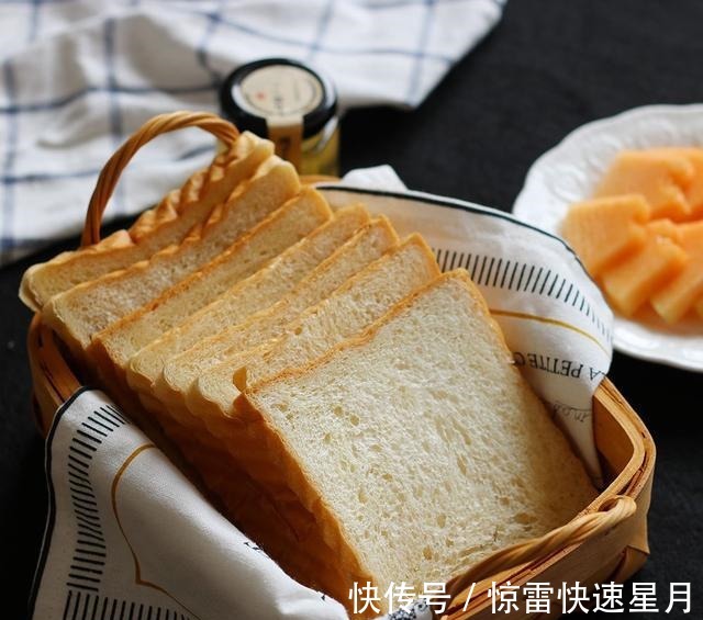 美味|外焦里软的白吐司，美味好搭配，和小编一起做一个精致的吃货！