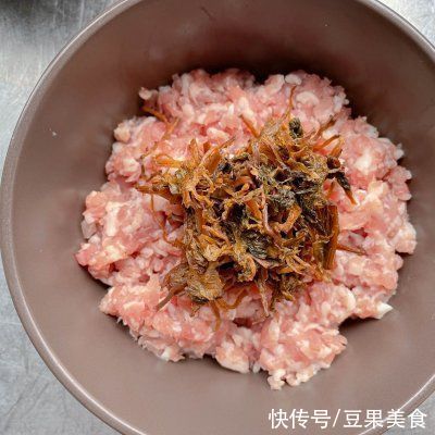 补充蛋白质|0难度的梅菜蒸肉饼,好吃到停不下来