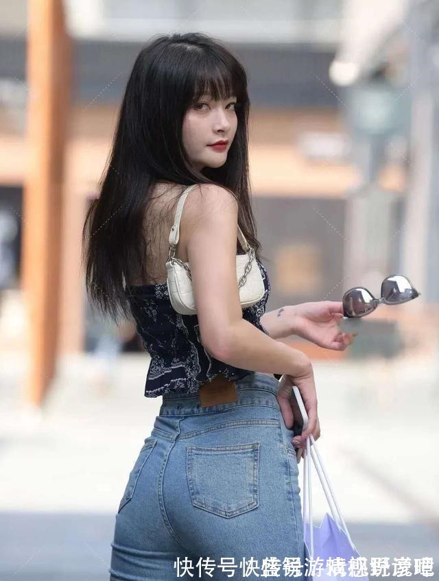 高个子 穿着时髦的美女、高腰牛仔裤、高个子美女和美丽美女!