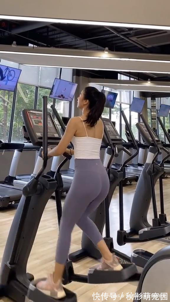 膝盖|每日睡前练习这四个动作,有效的改善体态,简单易学,居家可练习