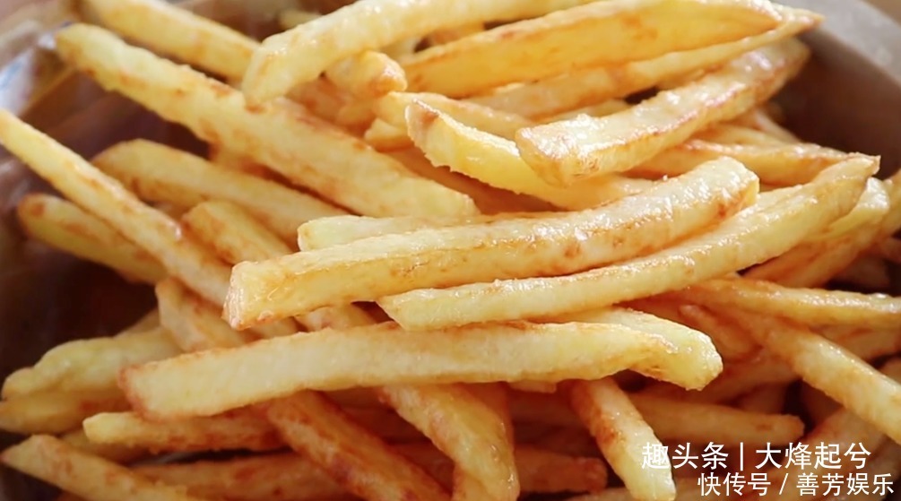 爱吃薯条请收藏,教你2个诀窍,金黄酥脆,一次做一大盆不够吃