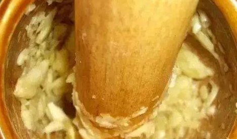 肥皂溶液|家中养花,这5毛钱的小东西别乱丢,能让花蹿到2米高,你知道了吗