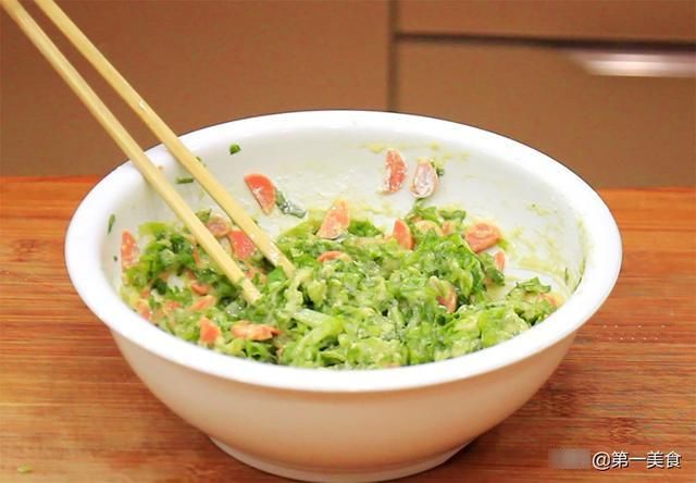 火锅|生菜别再下火锅了，试试这道生菜火腿饼，外酥里软，早餐都解决了