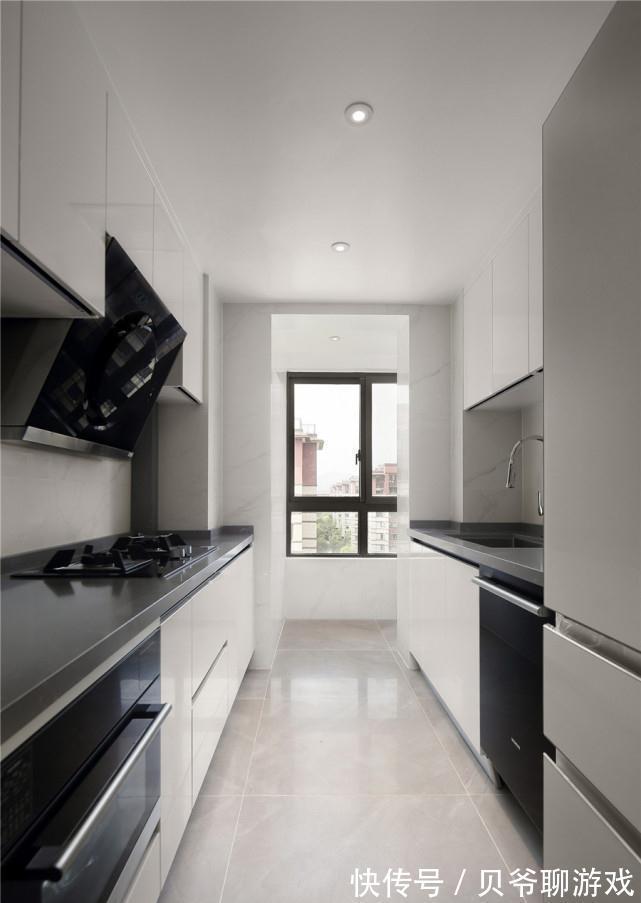 空间|120平粗看之下整个空间以白色为主,但细看起来其实层次分明