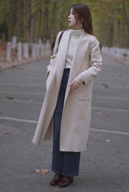 小蛮腰 真正洋气的女人,冬天穿大衣都喜欢这样搭配,精致优雅又有气场