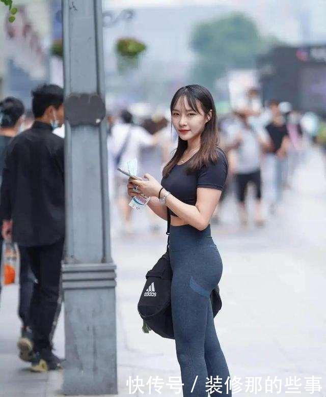 上衣|简单搭配的打底裤上身特别洋气,充满时尚浪漫的气息,富有质感