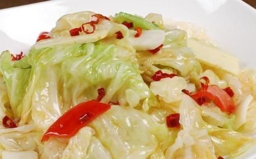 炒包菜|炒包菜总是很水很乏味?看看大厨怎么炒,鲜嫩入味,超级好吃