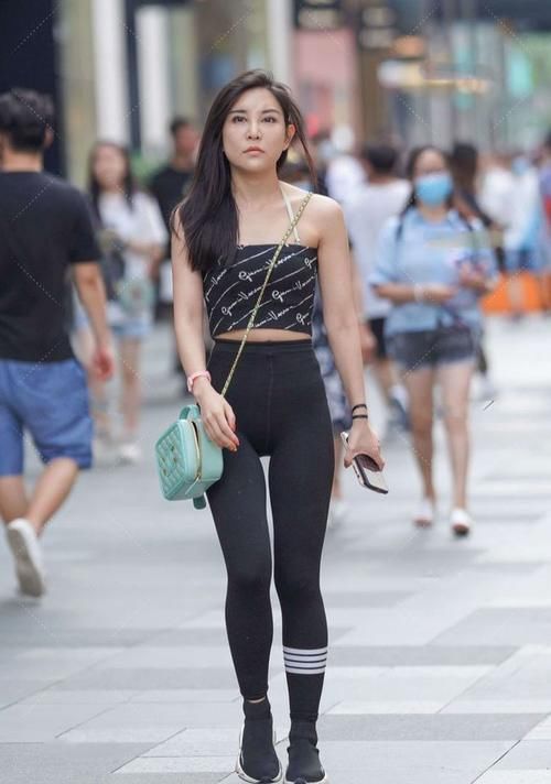 瑜伽裤|平肩上衣，搭配瑜伽裤，展现满满的时尚气质！