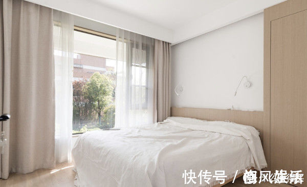 墙面|这对夫妻很有远见,买下120平复式小楼,客厅开阔还有双储物间