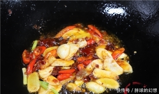 猪肝切记不要用清水洗，等于吃毒素，多加一步，血水脏东西全跑光