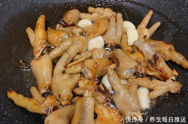 教给|红烧鸡爪怎么做好吃秘制配方教给你,香辣软糯入味,花钱买不到
