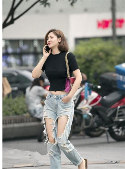 同款|金黄卷发的双胞胎姐妹，同款连衣裙，颜值同时爆表