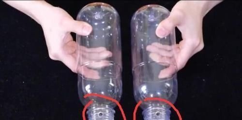 衣架上挂两个塑料瓶，放在阳台太实用了，解决了家家户户的大难题