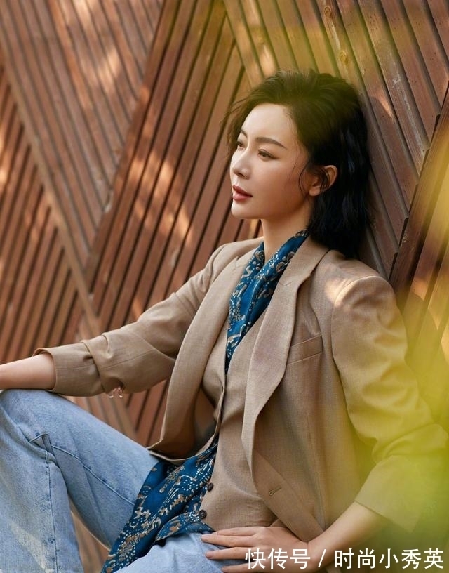 颜色 40+女性如何远离＂大妈感＂，早秋极简风穿搭，优雅又有女人味