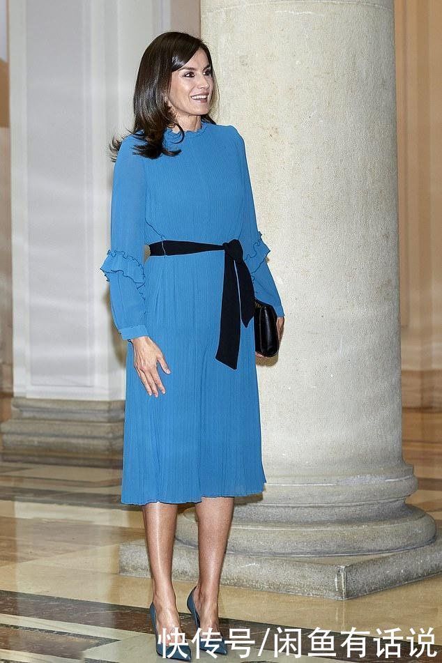 气质 西班牙王后的裙子穿搭真显气质,50岁妈妈学她这样穿,惊艳了时光