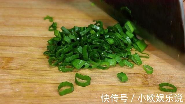 香菜段|早餐面条这样做,老婆吃了一大碗,简单美味,暖身暖胃,太香了