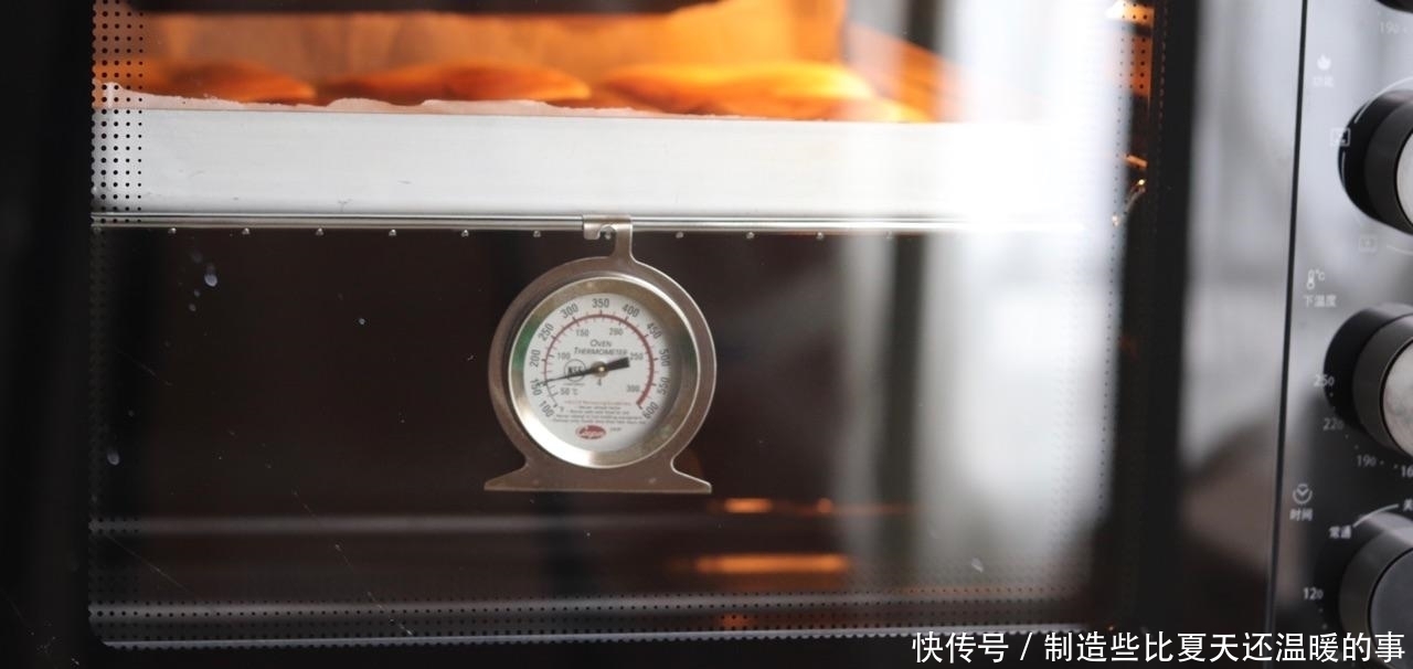 火遍美食圈的芋泥肉松抱抱卷,做法超简单,在家就能做,真好吃