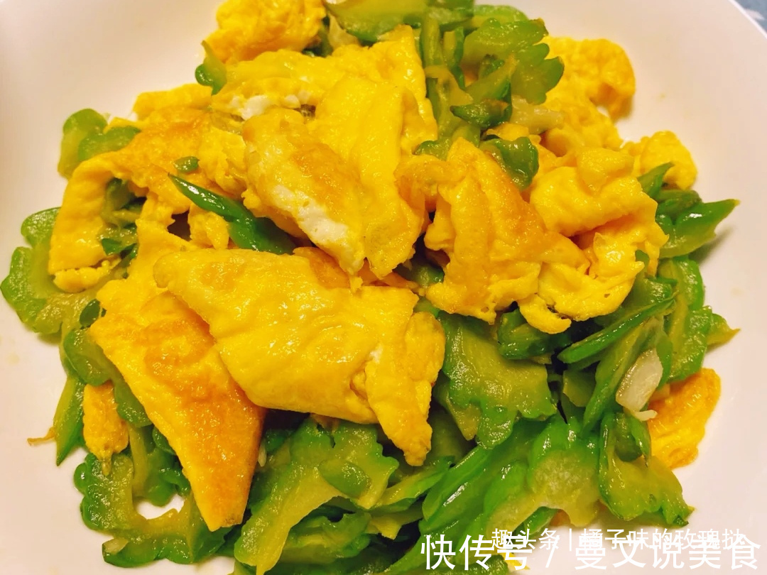 餐桌上的家常菜必备苦瓜炒鸡蛋,清蒸银鳕鱼,黑椒牛排炒鹿茸菇
