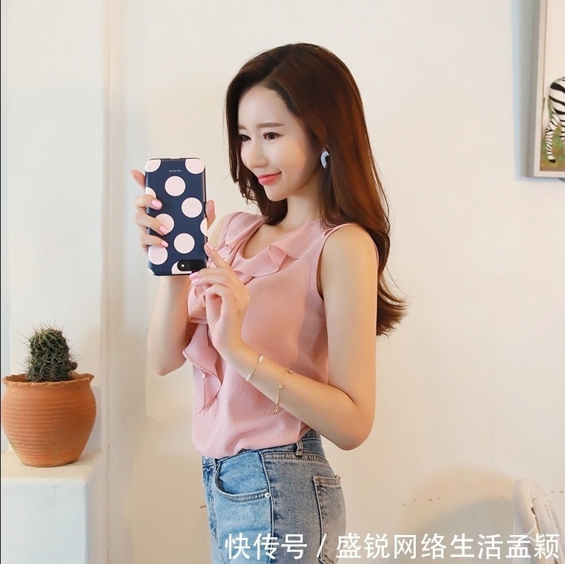 心动女生系列7粉色纺纱上衣+修身显瘦牛仔裤,尽显曼妙好身形