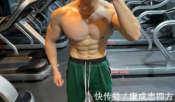 训练|身高不够肌肉来凑,擅长力量训练,拥有高耸入云的迷人斜方肌!