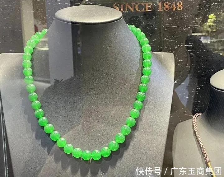  奢侈品|展会级别的翡翠长什么样，开眼！