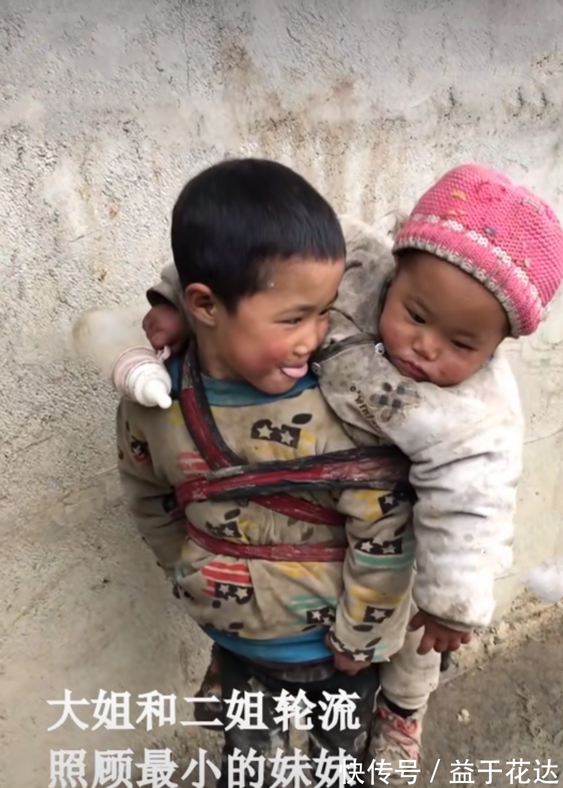 孩子们|怀第五胎的单亲妈妈,无力照顾其他4个娃,孩子饿了吃土豆蘸辣椒