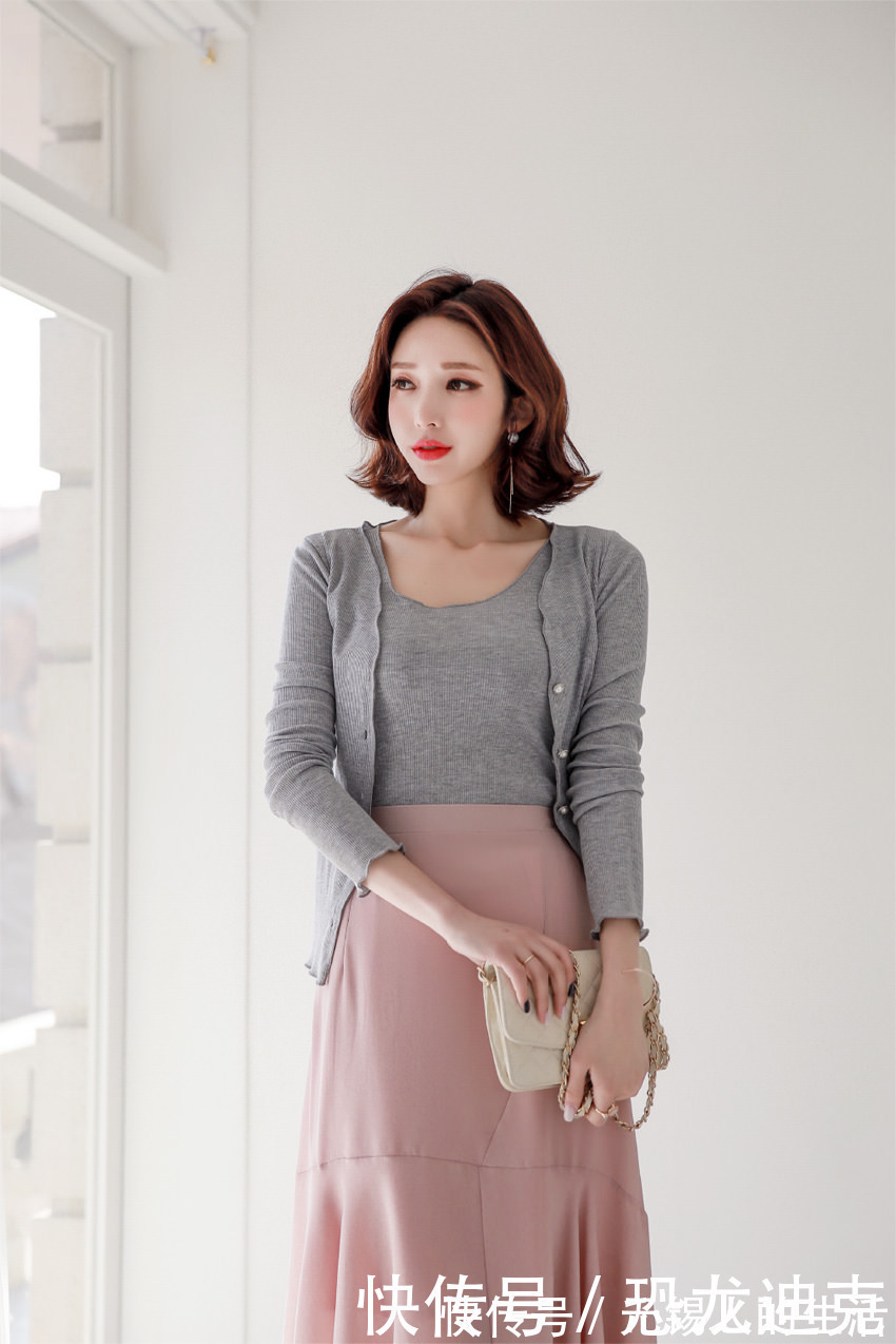 过膝长裙 穿过膝长裙的美女模特,端庄优雅的气质很迷人