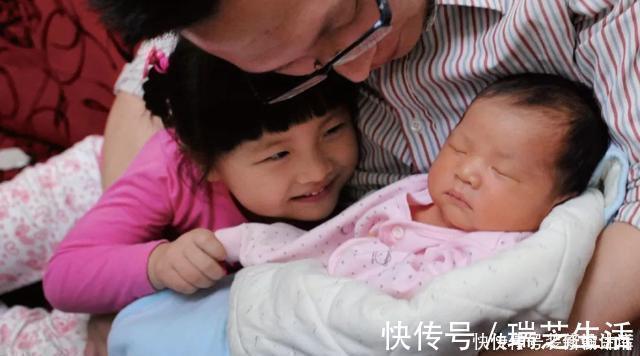 刘女士|姐弟相差20岁,一出门就这画面,妈妈看到忍不住笑了