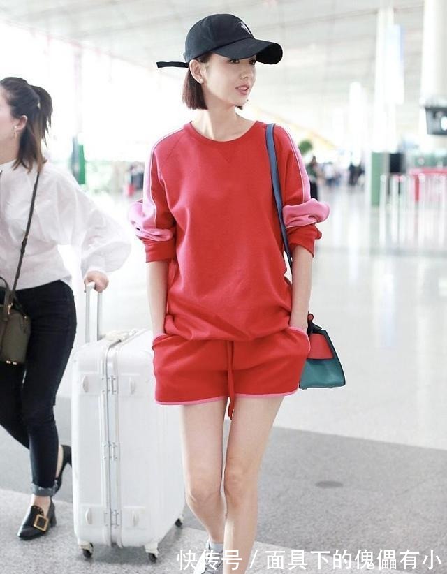 大长腿|佟丽娅真是太美了,一身红色运动套装休闲舒适,“漫画腿”抢镜!