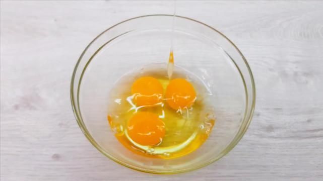 小茴香叶|临期牛奶别扔,加3个鸡蛋做成奶酪,2斤牛奶做一大块,又香又嫩