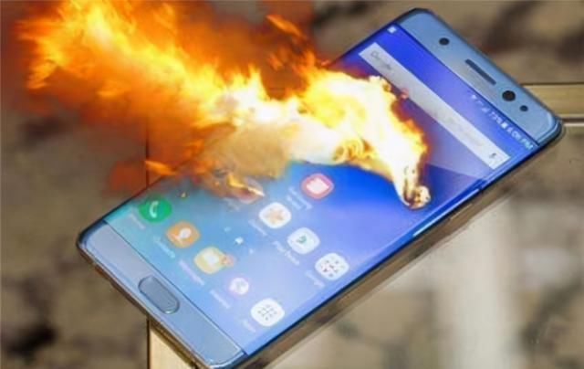远离|手机“爆炸”前的3个征兆，若出现记得关机、远离，别掉以轻心