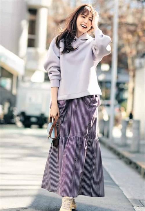 穿搭 卫衣牛仔裤都土掉渣了！流行这样穿，洋气显瘦又减龄