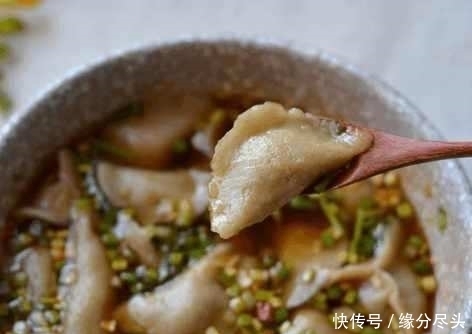 芋头|教你做这款饺子: 不用面粉不用擀皮! 滑溜溜! 一口一个!