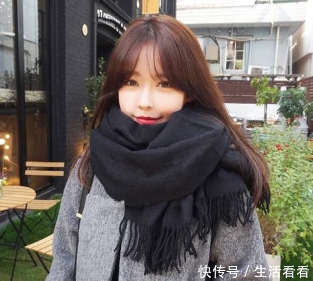 灰色大衣|原来围巾和大衣这么配,让你轻松撩到男神!女人最热爱的就属它了