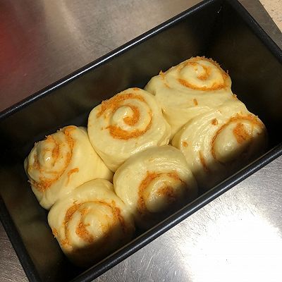 沙拉肉松芝士面包