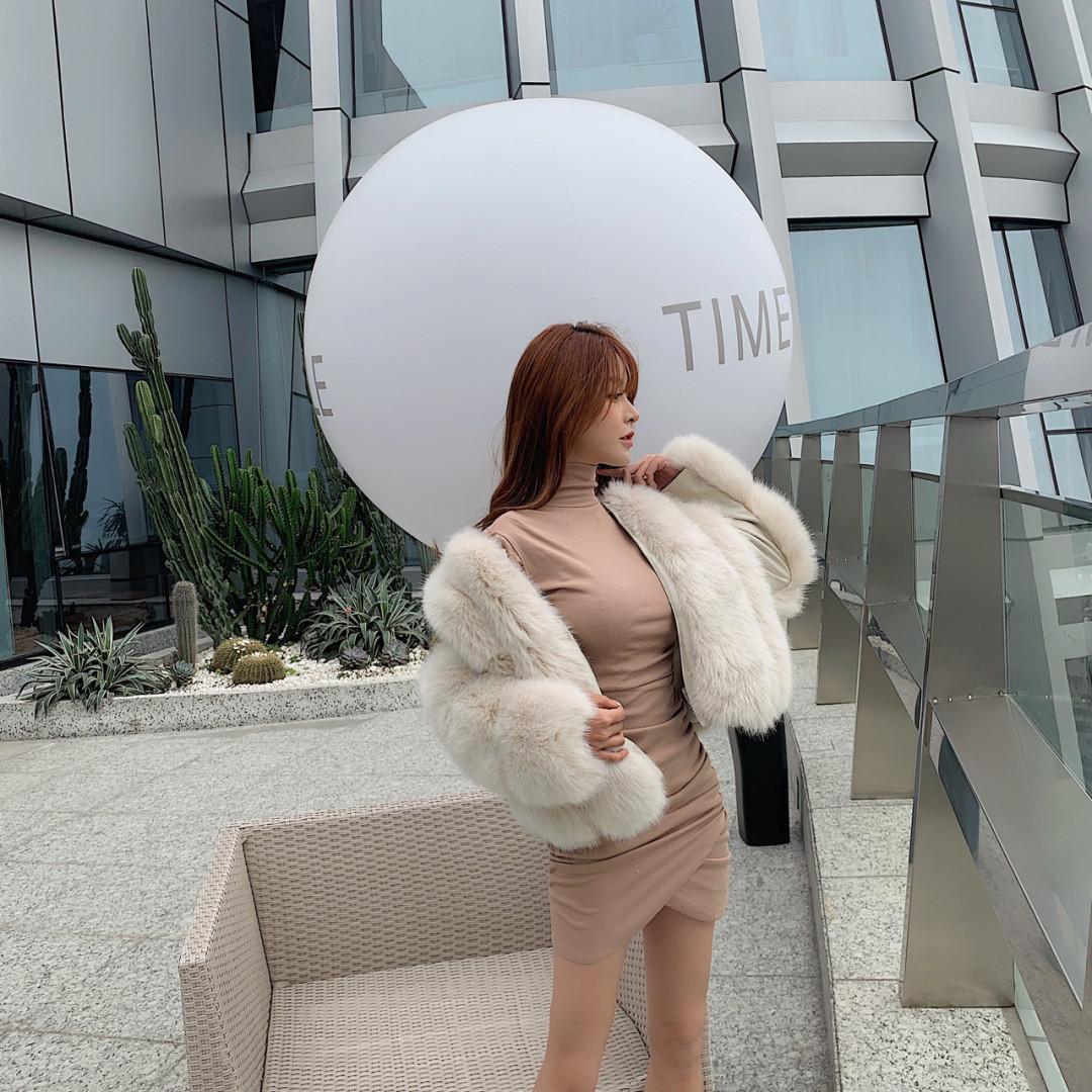 街拍 卡其色套装美女街拍, 高雅迷人, 贵族气质满满