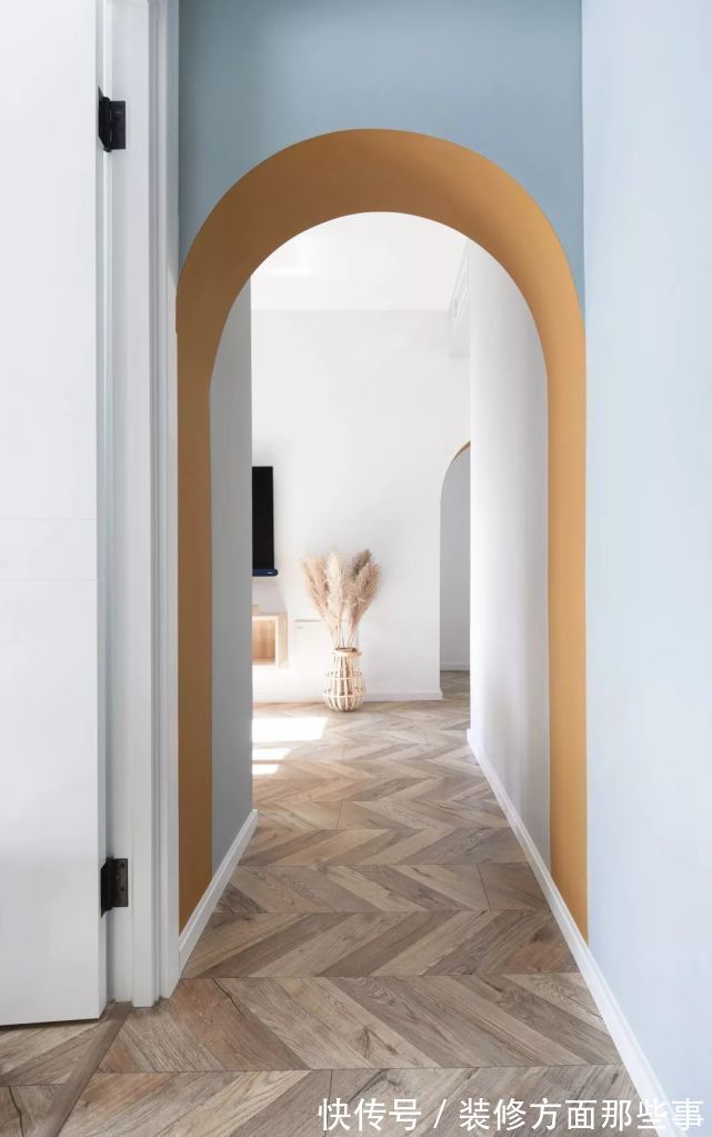 收纳|53㎡简约风小户型,丰富的色彩+拱形门洞设计,让家更活泼有格调!