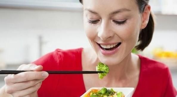 维生素c|高血脂多是“吃”出来的医生警告3种食物不戒掉,血脂不会降