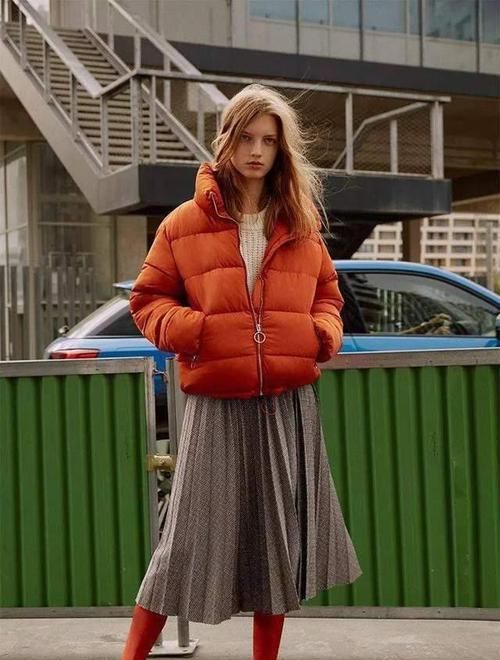 ?穿来穿去，还是觉得羽绒服最配“裙子”，时髦显气质，还保暖