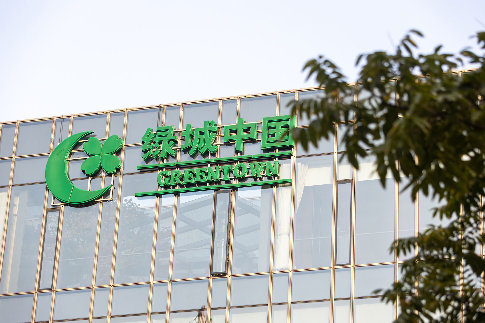 住建局|“6层楼”被风吹塌，绿城济南造假骗取预售证，住建局打五十大板：暂停销售