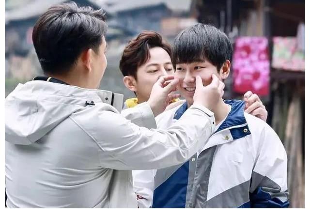 大华|《向往5》进岛录制,黄磊被问节目是否改版,本人发文确实改了!