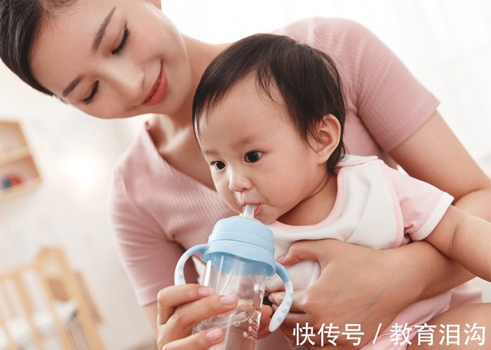 宝妈|宝宝不小心呛到水,妈妈们都是怎么做的呢?