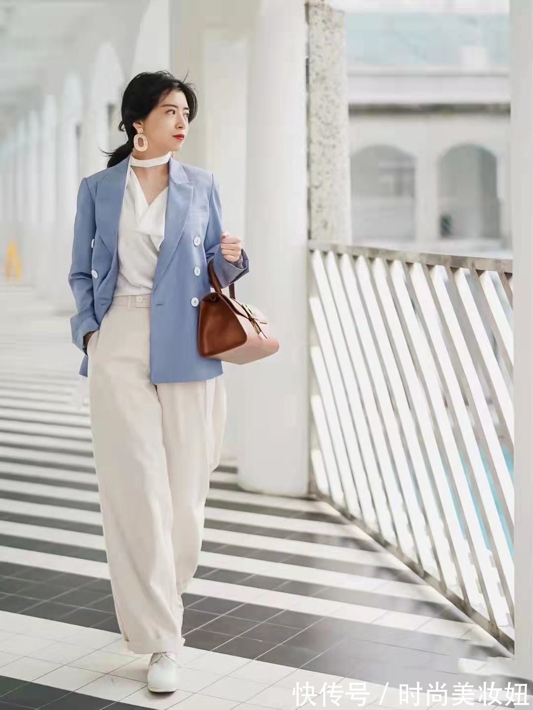 法式|熟龄女人建议多穿蓝色,显白经典又气质,教你穿出法式大牌范