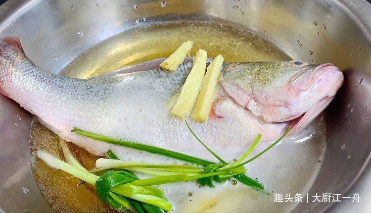不管做什么鱼,牢记“2不放,加3样”的诀窍,鱼肉鲜嫩解馋无腥味