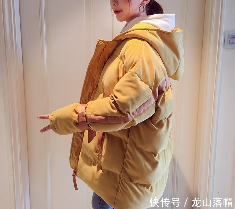 建议大家:羽绒服尽量选长款!再搭配一双踝靴,不打扮都美嫩