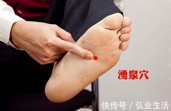 神经衰弱|怕生病?试试用手心拍打脚心,可以拍掉100多种疾病,赶紧学起来