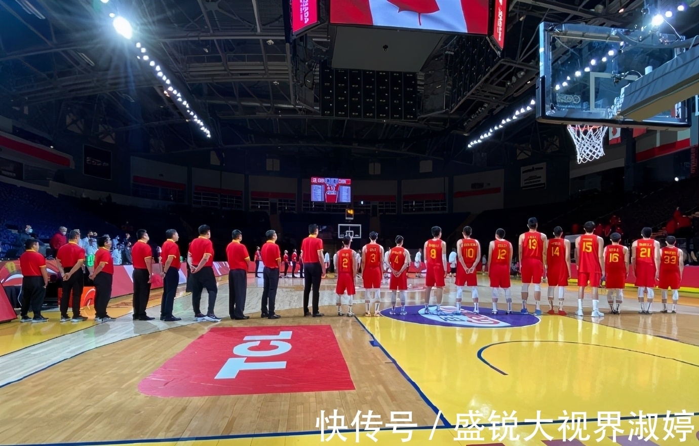 加拿大|半场落后13分！中国力拼加拿大，周琦补篮隔扣，胡明轩9分惊艳
