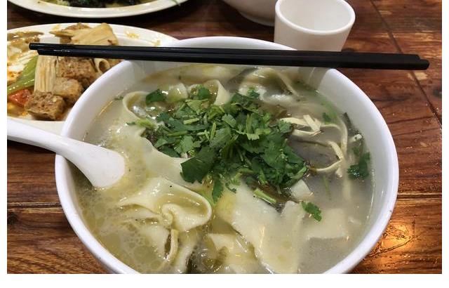 河南人|小岳岳又晒晚餐了，饺子如约而至，6万多人点赞，这饭菜很接地气
