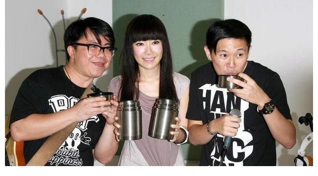 好聲音|歐陽靖和好聲音導(dǎo)師陳奐仁的親密合照