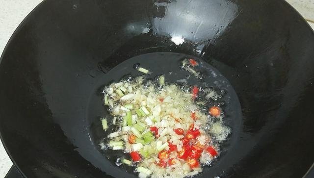 茄子最好吃的做法,6元成本10分钟上桌,很多人没有吃过,太香了